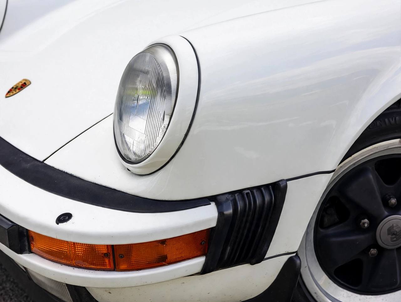 Porsche apres debosselage sans peinture